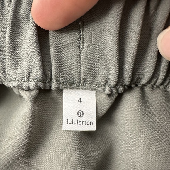 Lululemon On The Fly‎ Skirt Woven Grey Sage Green Travel Business Casual Women 4 - Picture 4 of 7